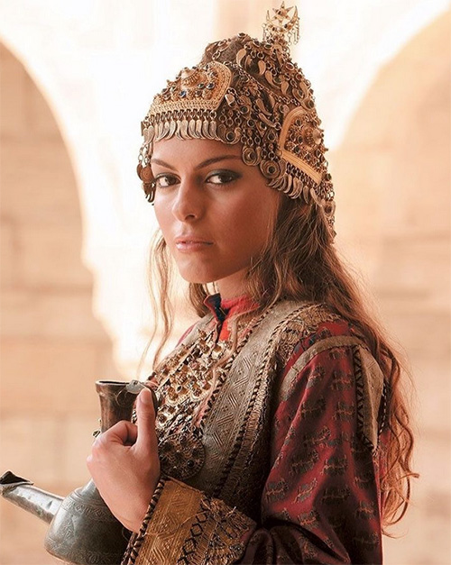 Azerbaijani-headdress.jpg