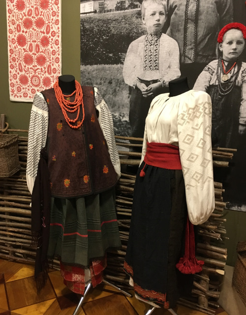 Folk costume1.JPG